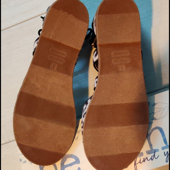 *💖 NWOT, Animal print black Jack gladiator shoes - Picture 6 of 10